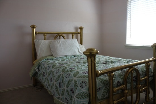 horizontal striped guest room walls