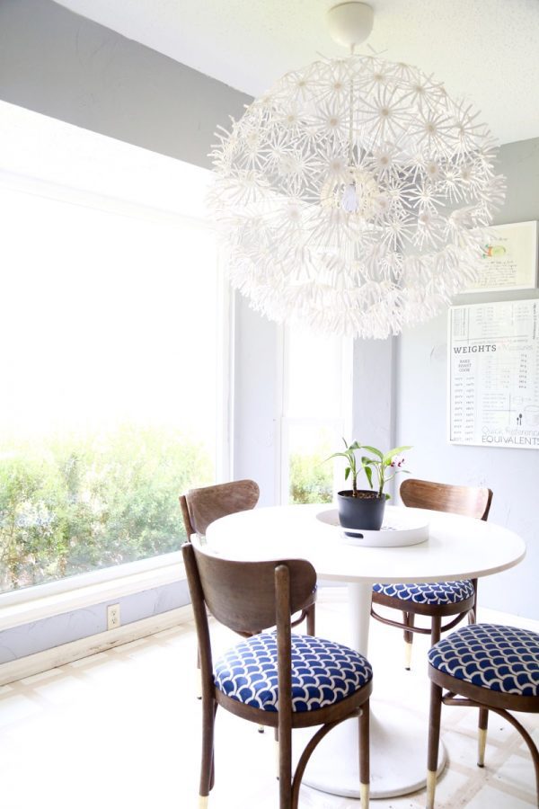 Breakfast nook with IKEA table and IKEA flower light