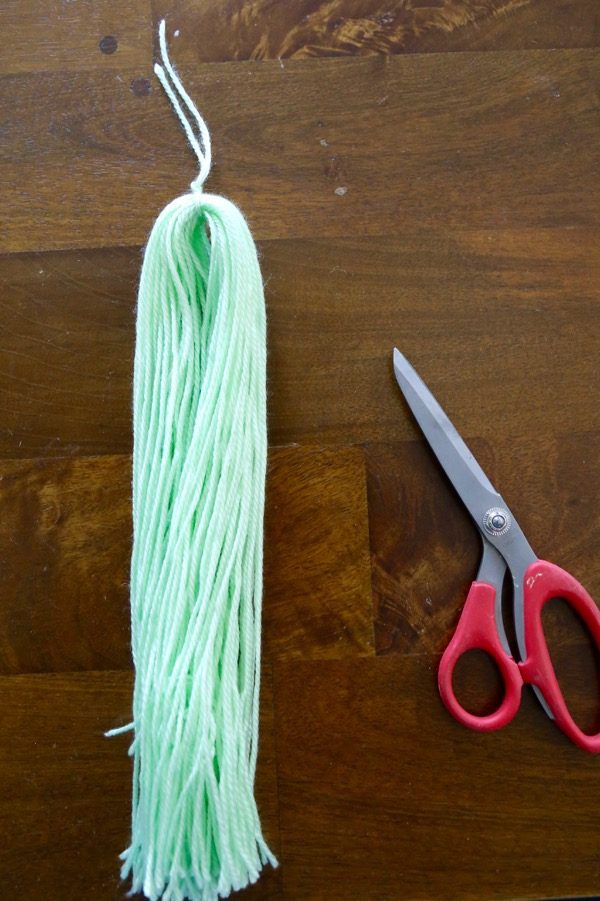 easy tutorial for DIY yarn tassels