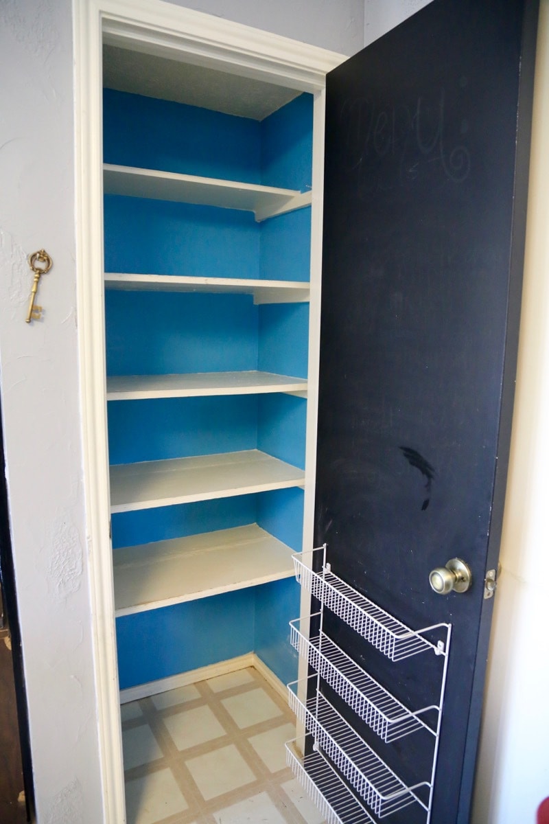 This pantry makeover is so gorgeous, and SO simple! It's easy to feel like you have to spend a ton of money to get an organized pantry, but this blogger got creative and spent just over $100 to totally upgrade her whole pantry!
