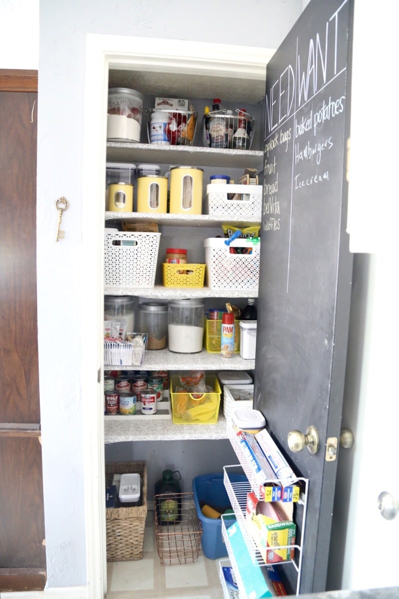 This pantry makeover is so gorgeous, and SO simple! It's easy to feel like you have to spend a ton of money to get an organized pantry, but this blogger got creative and spent just over $100 to totally upgrade her whole pantry!