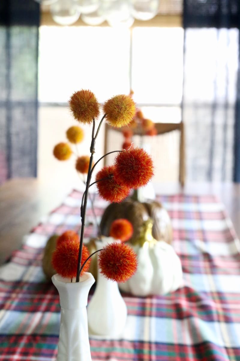 I love this fall home tour for people who don't know how to style for the seasons! I don't have the time or the energy to spend a lot of time decorating my home for the seasons, but I think I could handle something like this! 