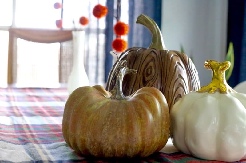 I love this fall home tour for people who don't know how to style for the seasons! I don't have the time or the energy to spend a lot of time decorating my home for the seasons, but I think I could handle something like this! 