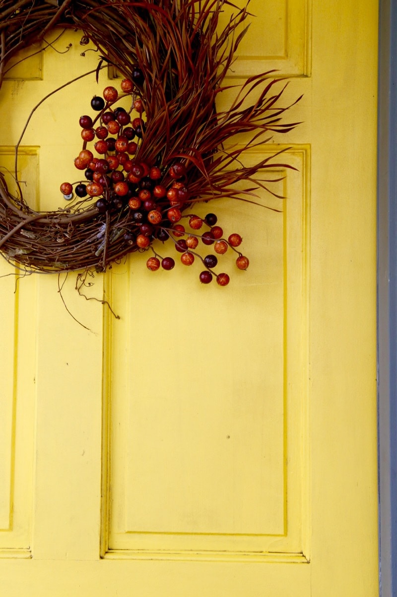 It doesn't have to be hard or expensive to decorate your home for fall! Here's a quick and easy DIY fall wreath idea - it'll only take you a few minutes to put together, and it's super affordable. 