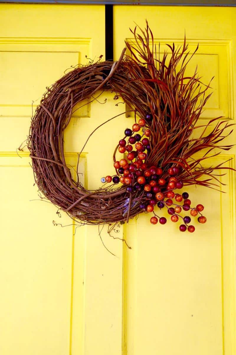 It doesn't have to be hard or expensive to decorate your home for fall! Here's a quick and easy DIY fall wreath idea - it'll only take you a few minutes to put together, and it's super affordable. 