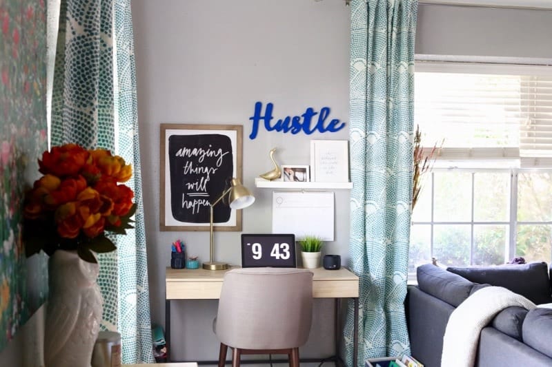 DIY Wood Signs (How to Cut a Word Out of Wood!)