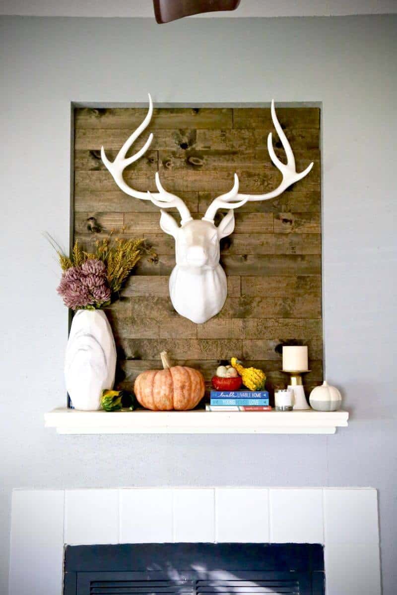 This fall home tour is so cozy and inspiring. The decorations are so pretty and it makes it look so easy to decorate your home for fall! 