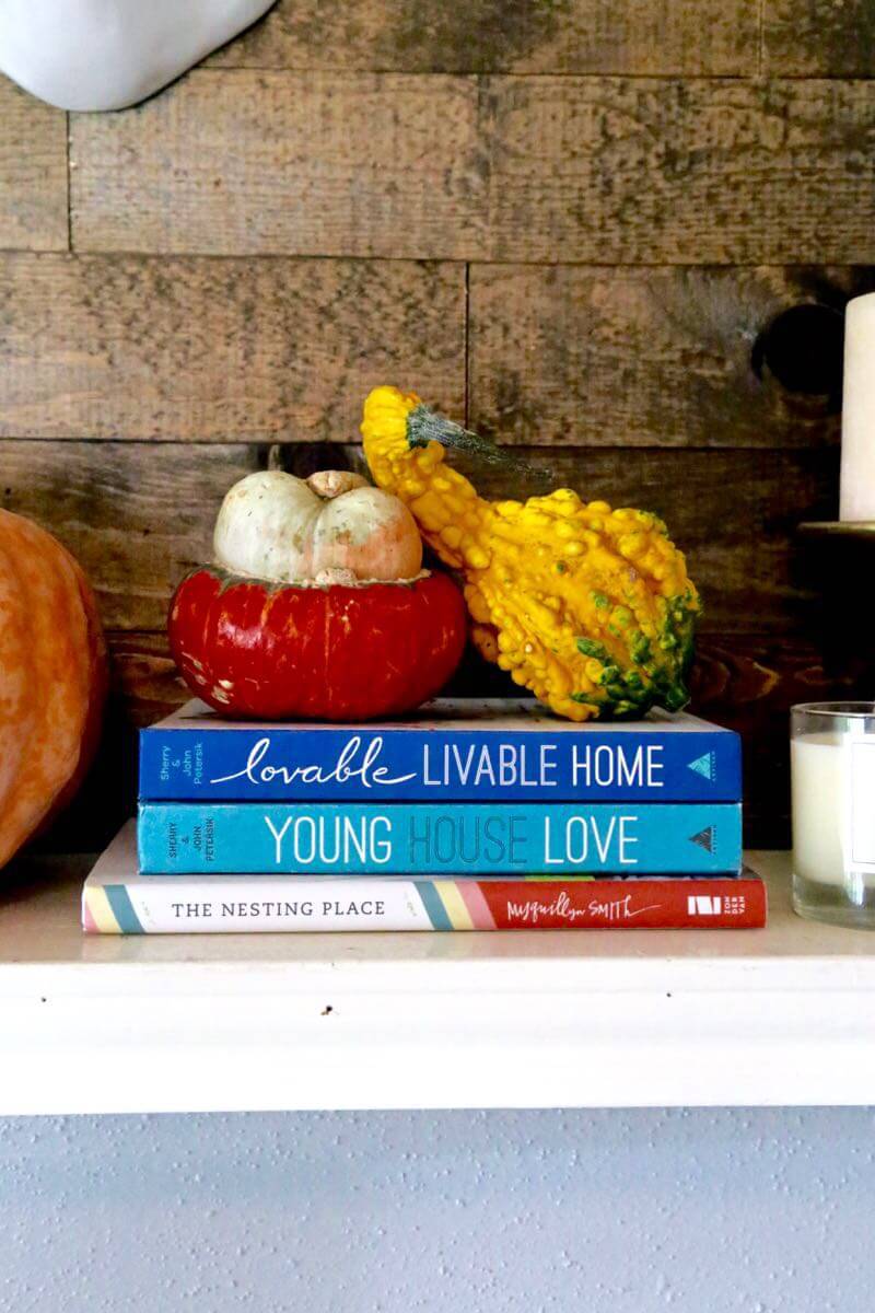 This fall home tour is so cozy and inspiring. The decorations are so pretty and it makes it look so easy to decorate your home for fall! 