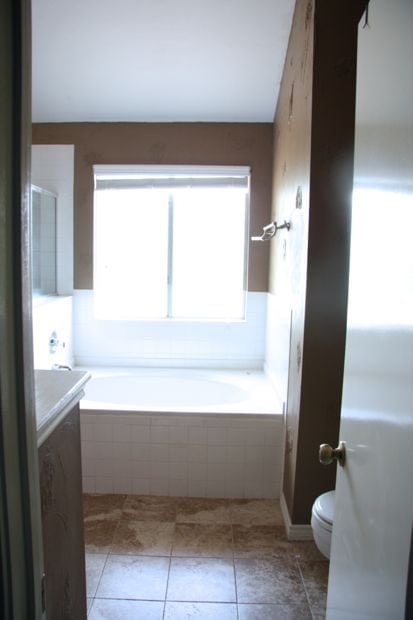 DIY bathroom remodel: before photo