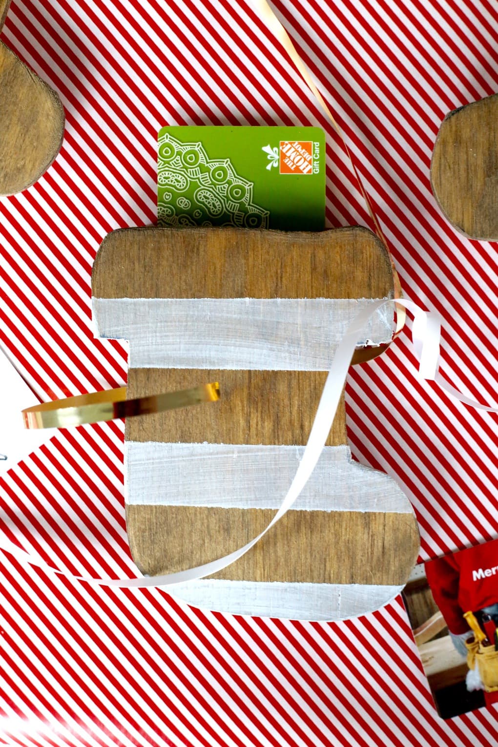 Need a unique and creative way to give a gift card? These wooden stocking gift card holders are so cute and so simple to make! This is the perfect gift idea for anyone on your list. 