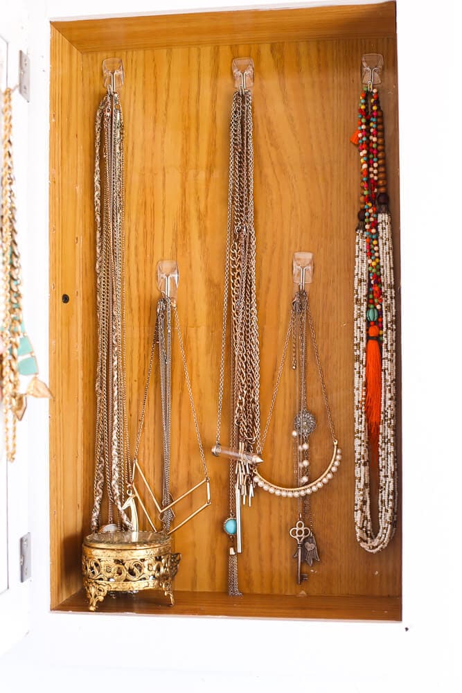 how to organize necklaces using a medicine cabinet