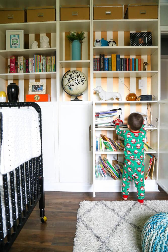 This gender-neutral nursery has a ton of great ideas for simple decor that will last through the toddler years. There's tons of storage for easy organization, and it has a very modern and sophisticated feel! Love it! 