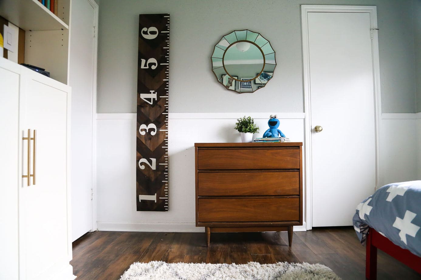 An adorable, colofrful gender-neutral big kid room. Great ideas for how to decorate a room for your toddler or preschooler. 