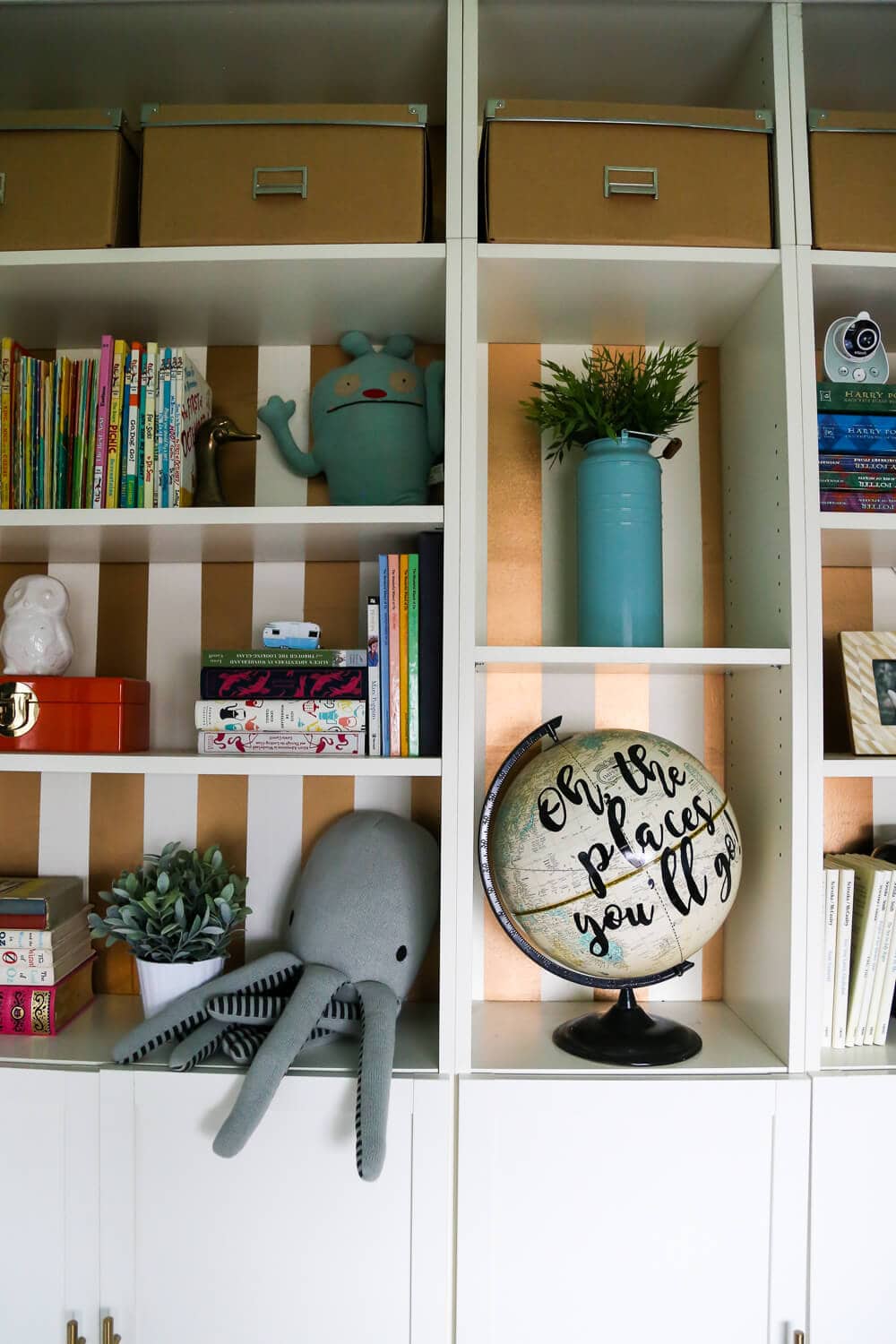 An adorable, colofrful gender-neutral big kid room. Great ideas for how to decorate a room for your toddler or preschooler. 