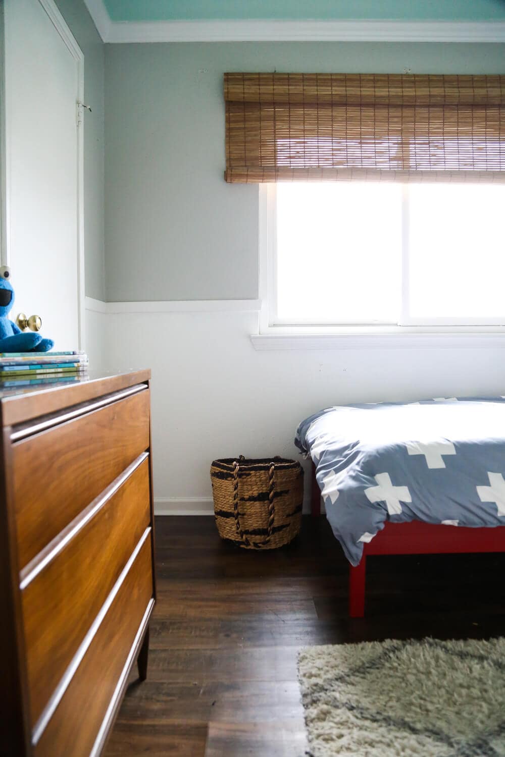 An adorable, colofrful gender-neutral big kid room. Great ideas for how to decorate a room for your toddler or preschooler. 