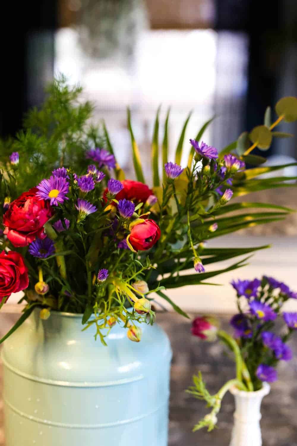 Ideas for how to take a cheap bouquet of flowers from the grocery store and turn it into a gorgeous arrangement that looks way more expensive! It's so simple, even if you aren't great at flower arranging! 