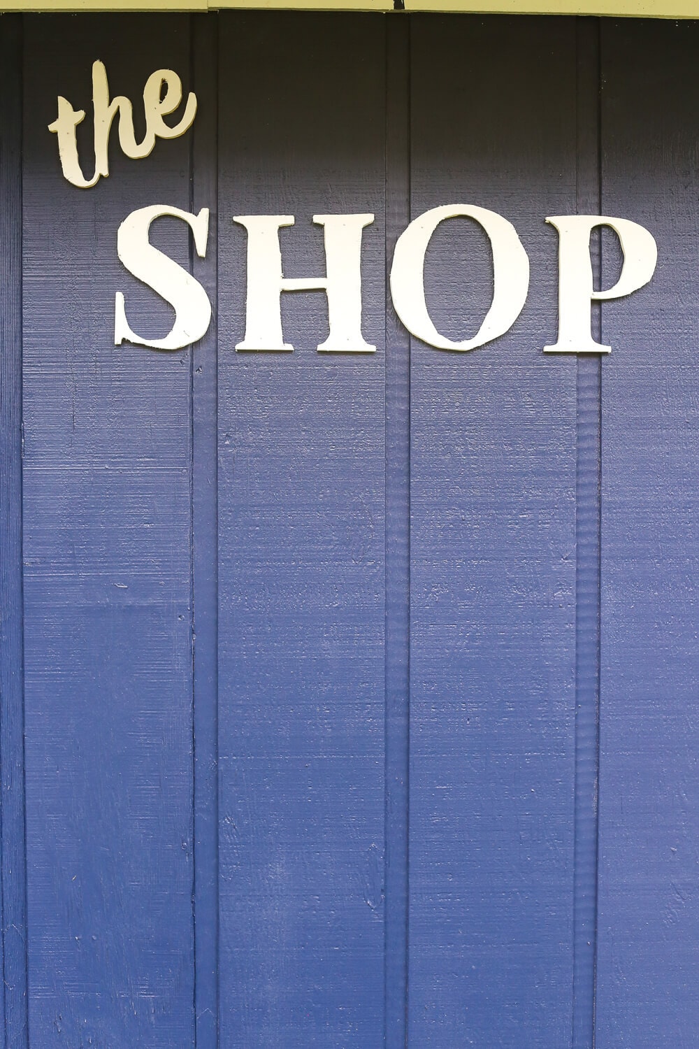 How to make a wooden sign to hang in your home using a jigsaw to cut out the letters. Really cute idea for an outdoor building, a bedroom, or anywhere else in the house!