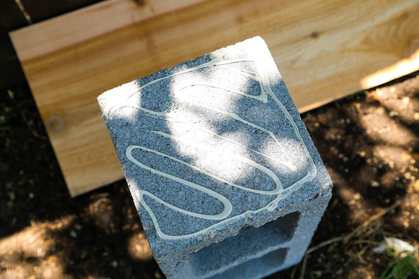 Easy Outdoor Plant Stand (Made With Cinder Blocks!)