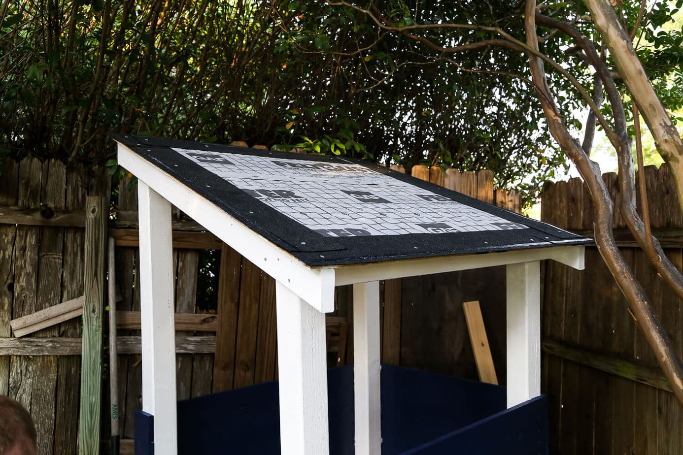 How to install a playhouse roof