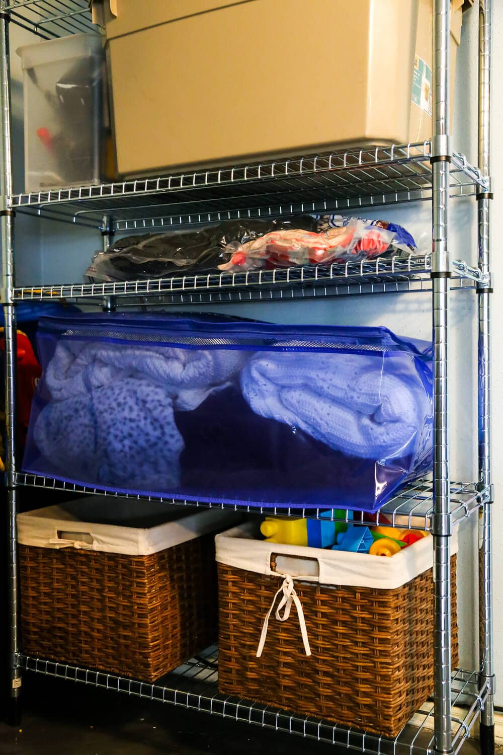 How to keep your linens and off-season clothing completely organized without wasting any space using Ziplock Space Bags! Great tips and ideas for getting your garage totally organized, too!