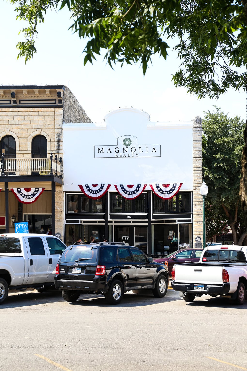 A peek into a quick family vacation in Granbury, Texas. It's one of the best spots in Texas for a quick weekend getaway, and there's so much to see and do! 