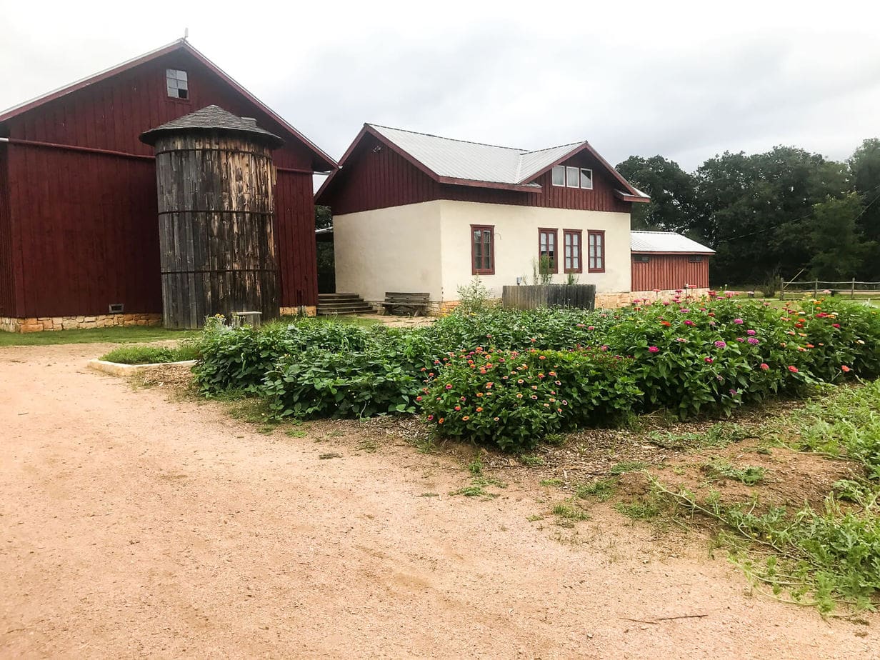 Heading to Waco to visit the Silos? Be sure you take a detour to visit Heritage Homestead - it's a gorgeous community with a similar feel to Magnolia but way fewer crowds! See all of the details here! 