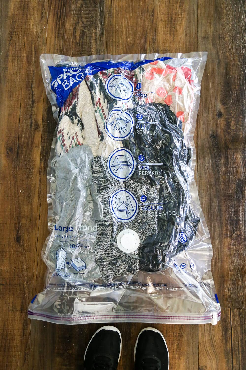 How to keep your linens and off-season clothing completely organized without wasting any space using Ziplock Space Bags! Great tips and ideas for getting your garage totally organized, too! 