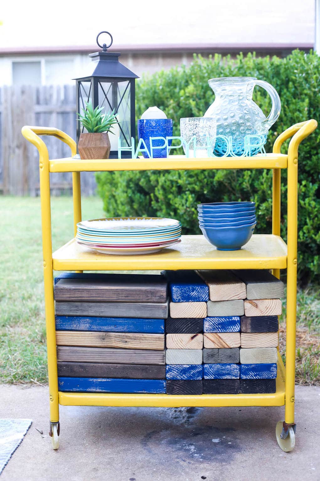 DIY Giant Jenga Outdoor Game - Fun party game. How to make jumbo Jenga blocks for your backyard, perfect for your next summer gathering, tailgate party, or just to keep your kids busy this summer! 