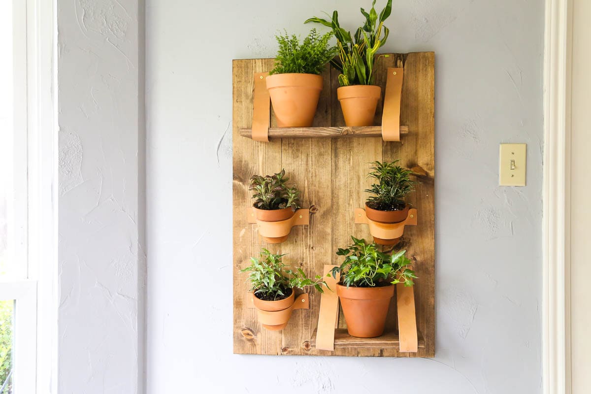 DIY Vertical Wall Planter (An Easy Vertical Planter ...