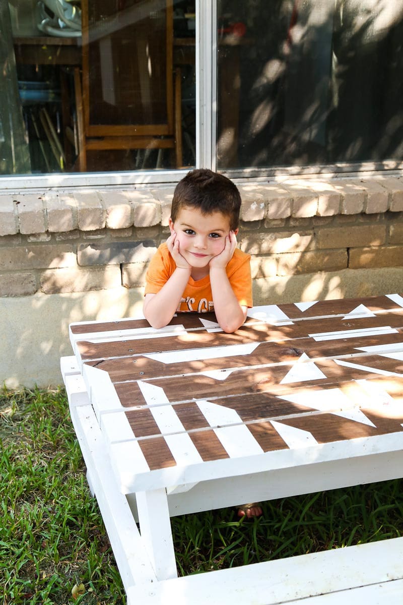 How to build and paint a cute DIY kids picnic table