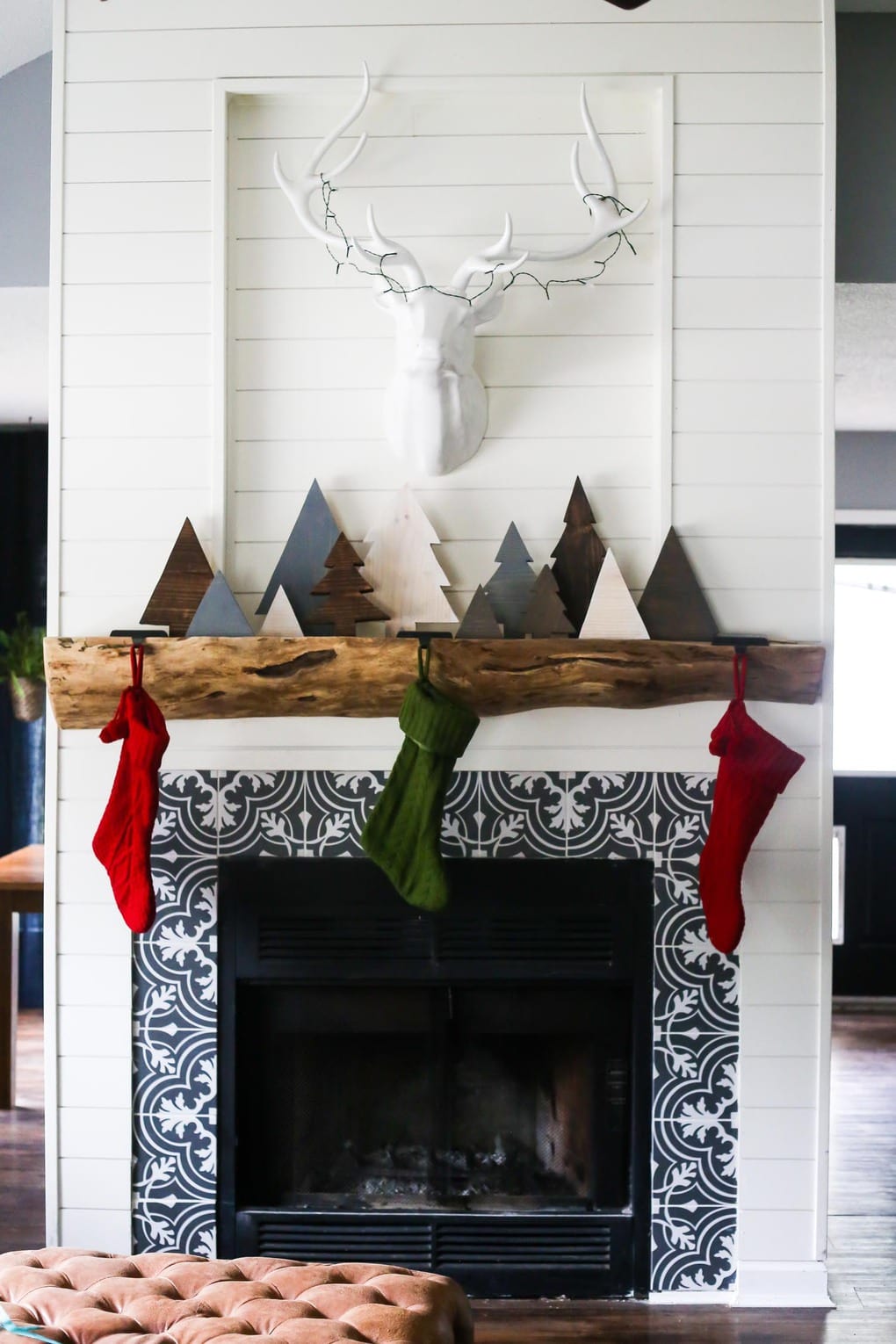 How to make adorable DIY scrap wood Christmas trees for your mantel this holiday season