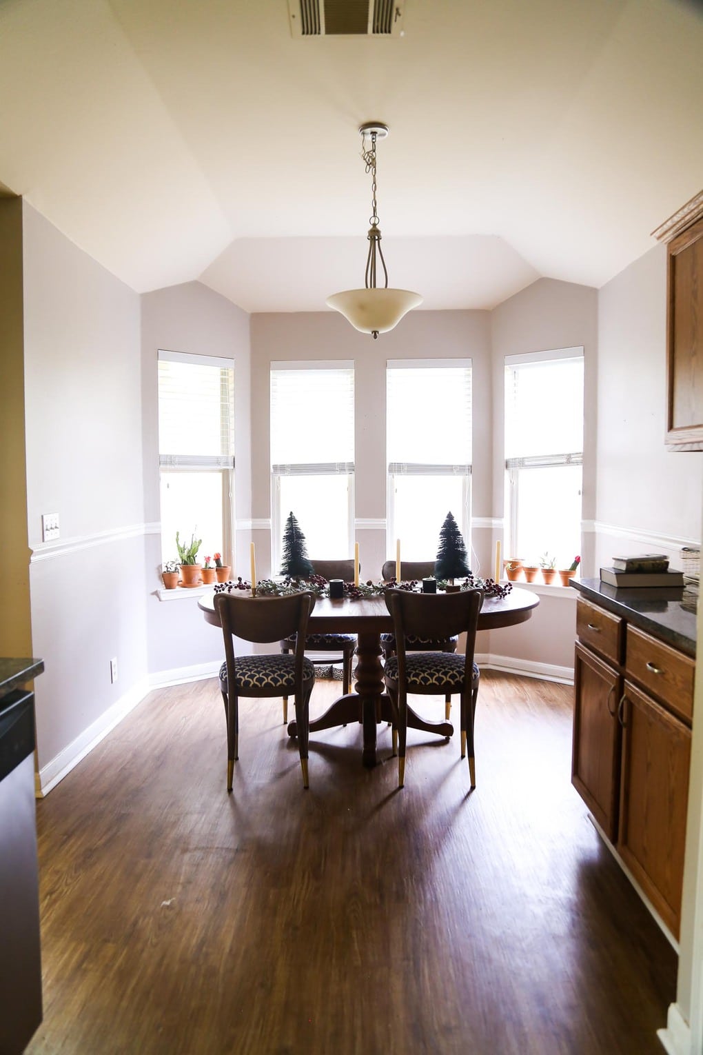 Dining nook before photo