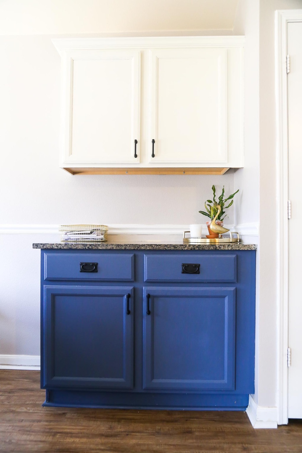 Gorgeous blue and white kitchen cabinets