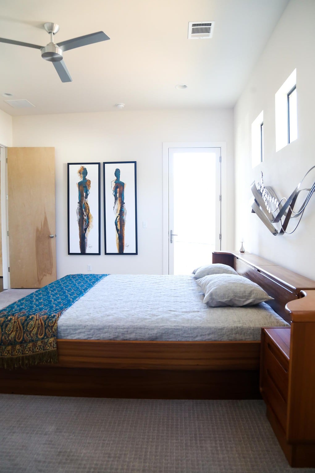 Midcentury modern bedroom design - Starlight Village Homes in Austin