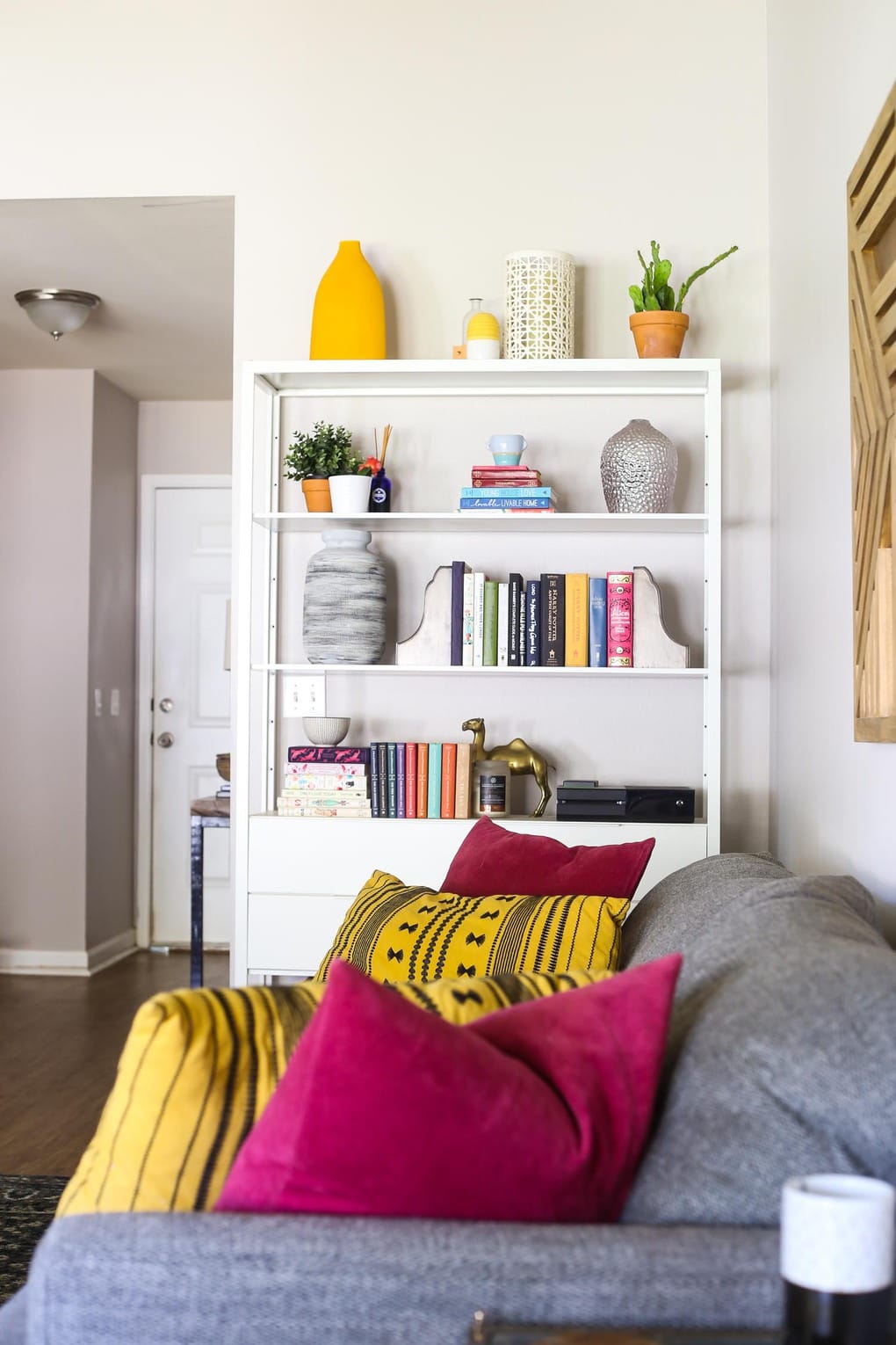 A bright and cheerful spring home tour