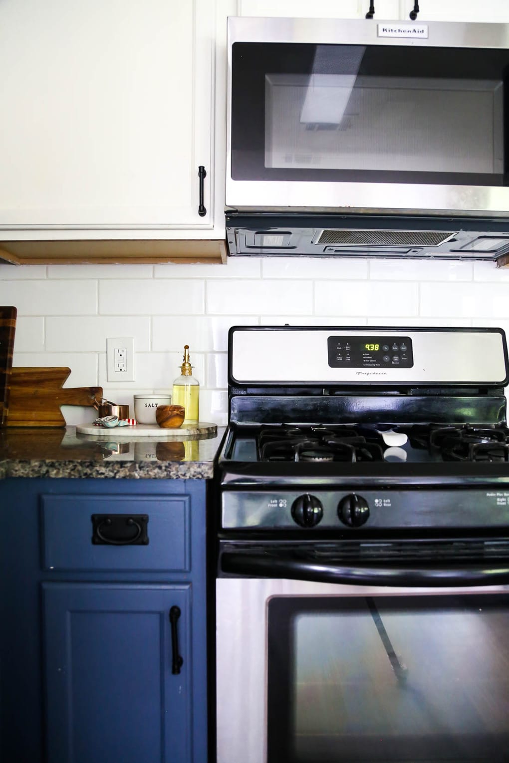 how to install a subway tile backsplash