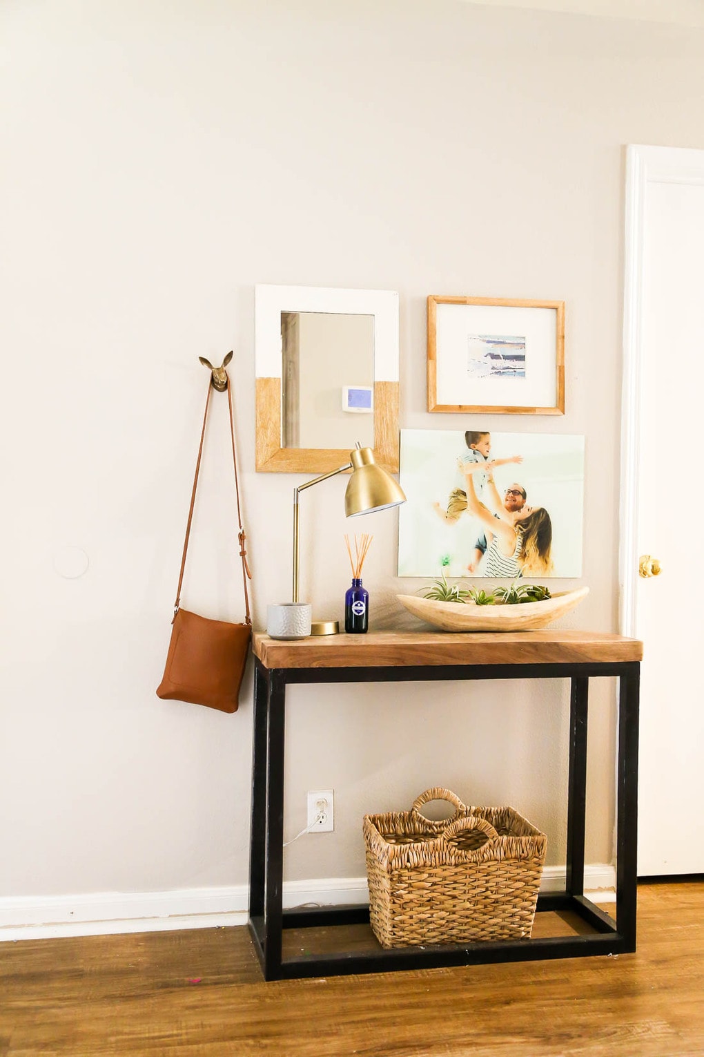 Ideas for display family photos - gallery wall with glass print