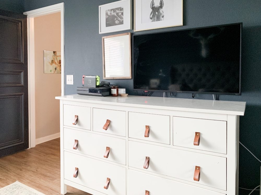 Bedroom with white Hemnes dresser