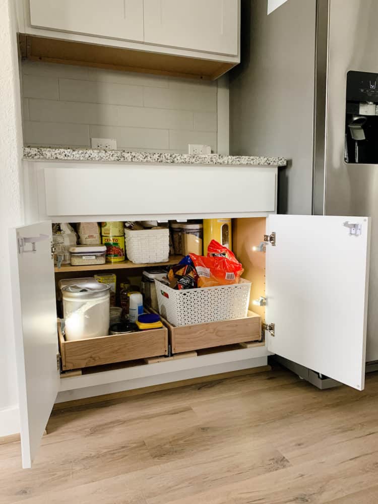 Kitchen cabinet with simple DIY pull-out drawers and hinge lights 