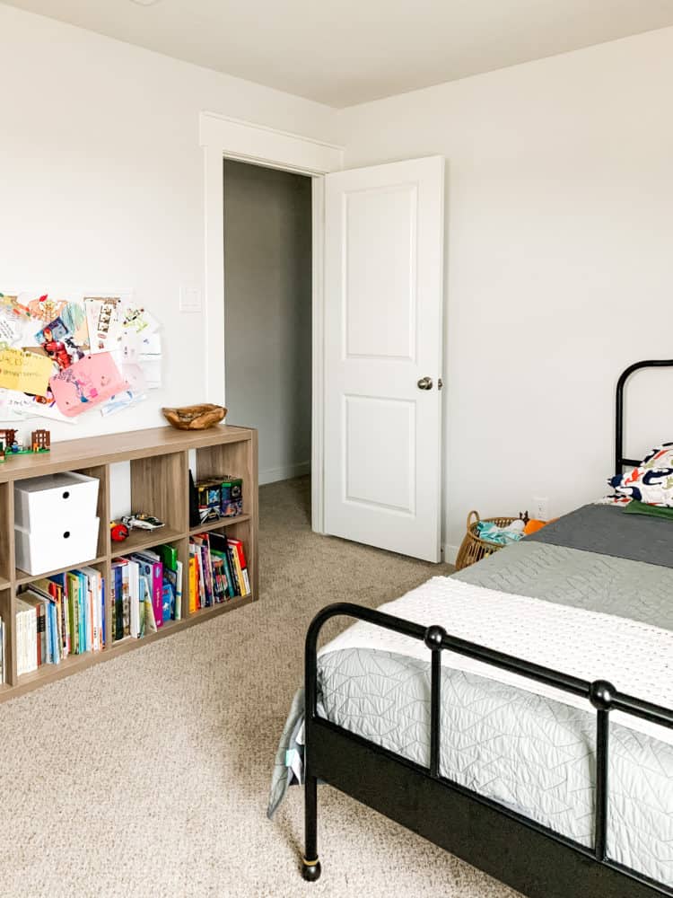 kids bedroom before painting stripes