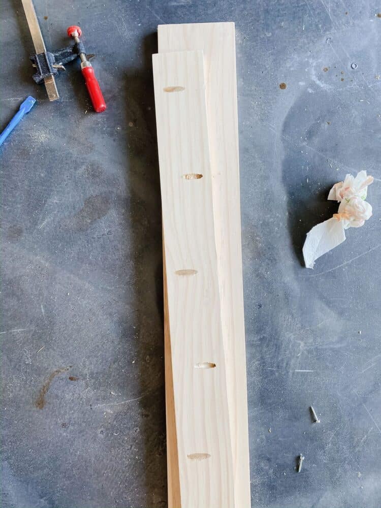 A 1x4 pine board with pocket holes drilled along each side of it. 