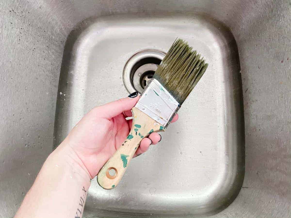 How to Clean a Paintbrush