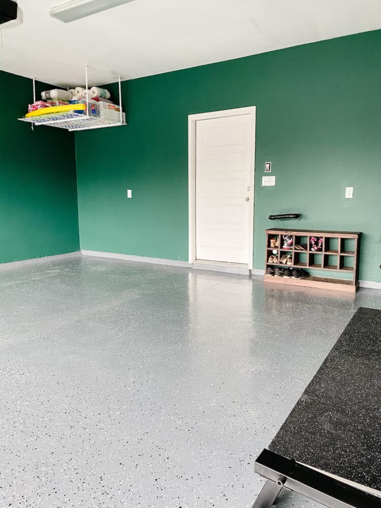 garage gym with epoxy flooring 
