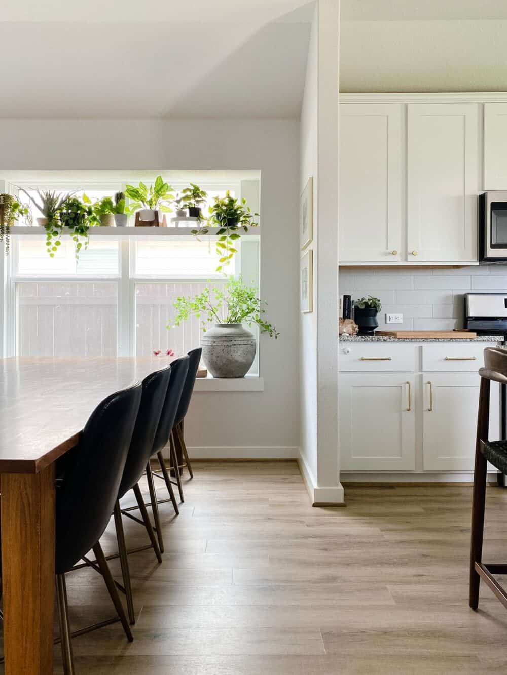 A bright, neutral kitchen and dining space 