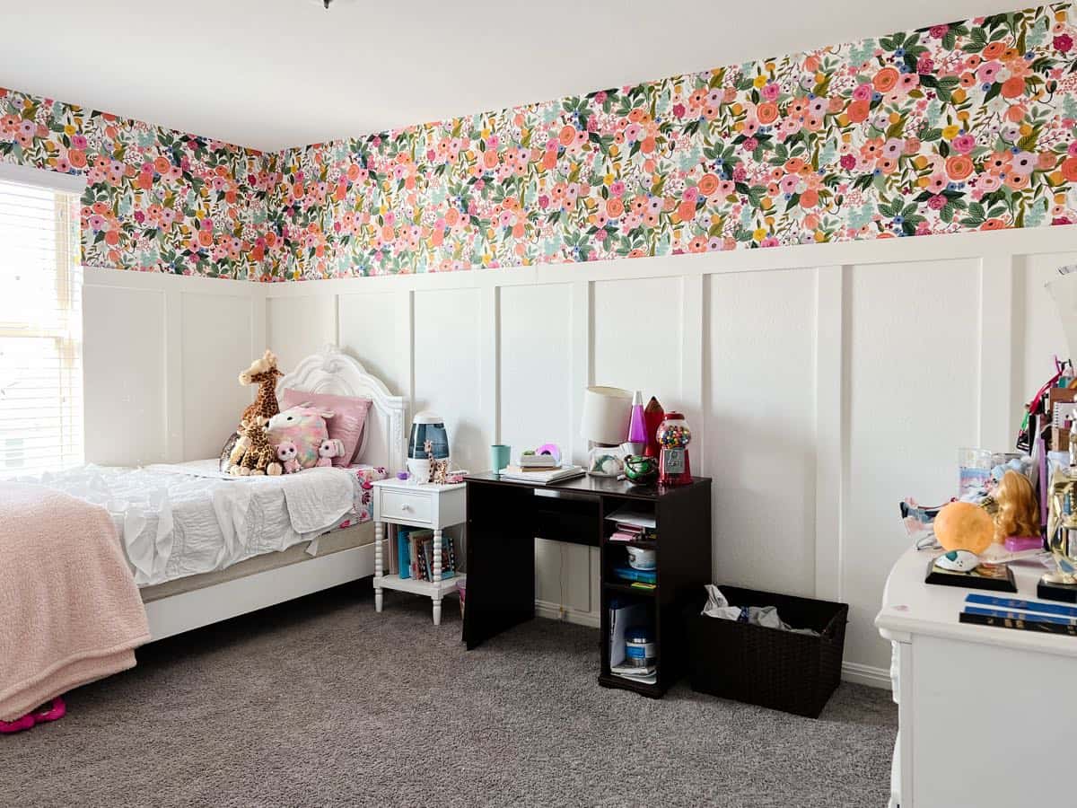 https://www.loveandrenovations.com/wp-content/uploads/2022/01/tween-girl-room2.jpg