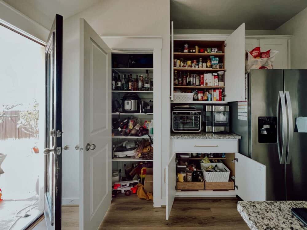 https://www.loveandrenovations.com/wp-content/uploads/2022/02/small-pantry-organization1-1000x750.jpg