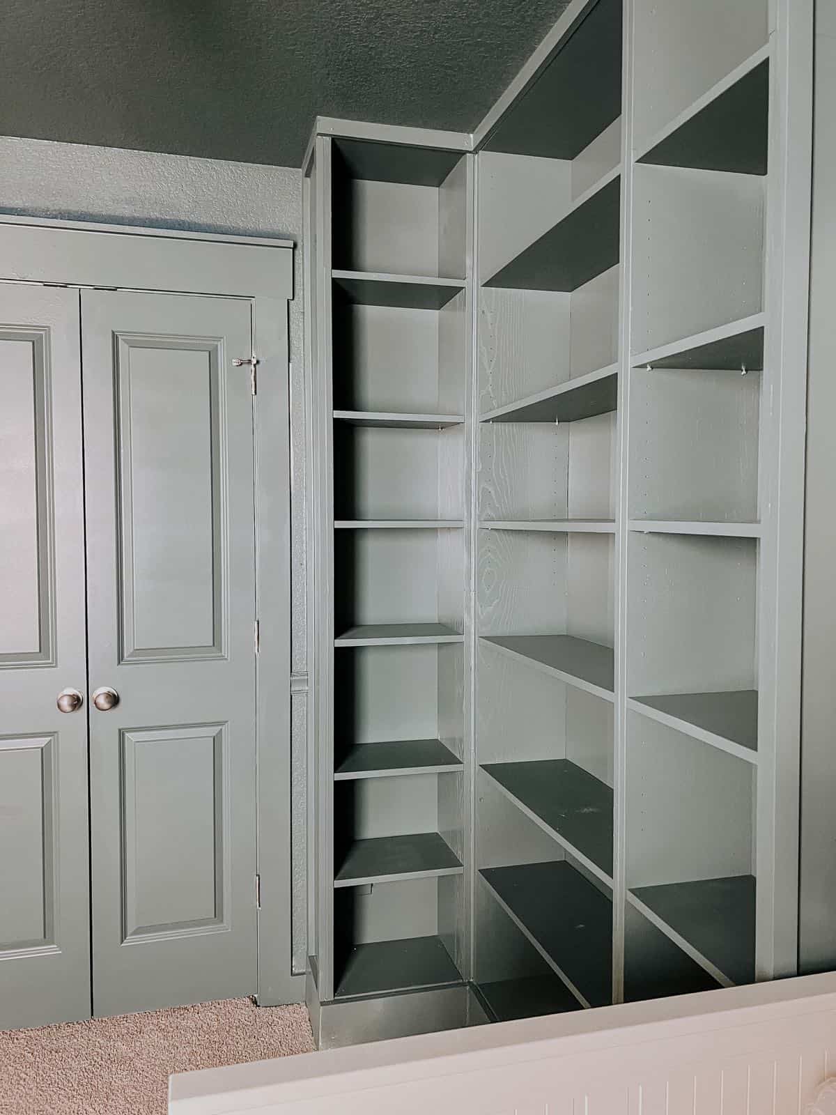 Grant’s Built-In Billy Bookcases