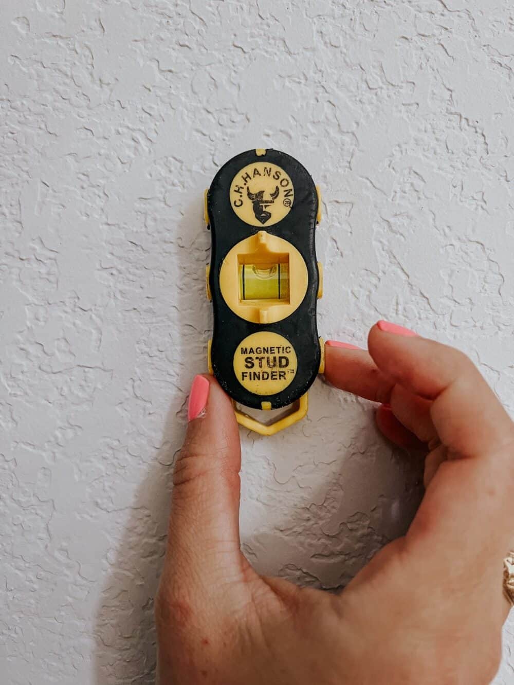 magnetic stud finder 