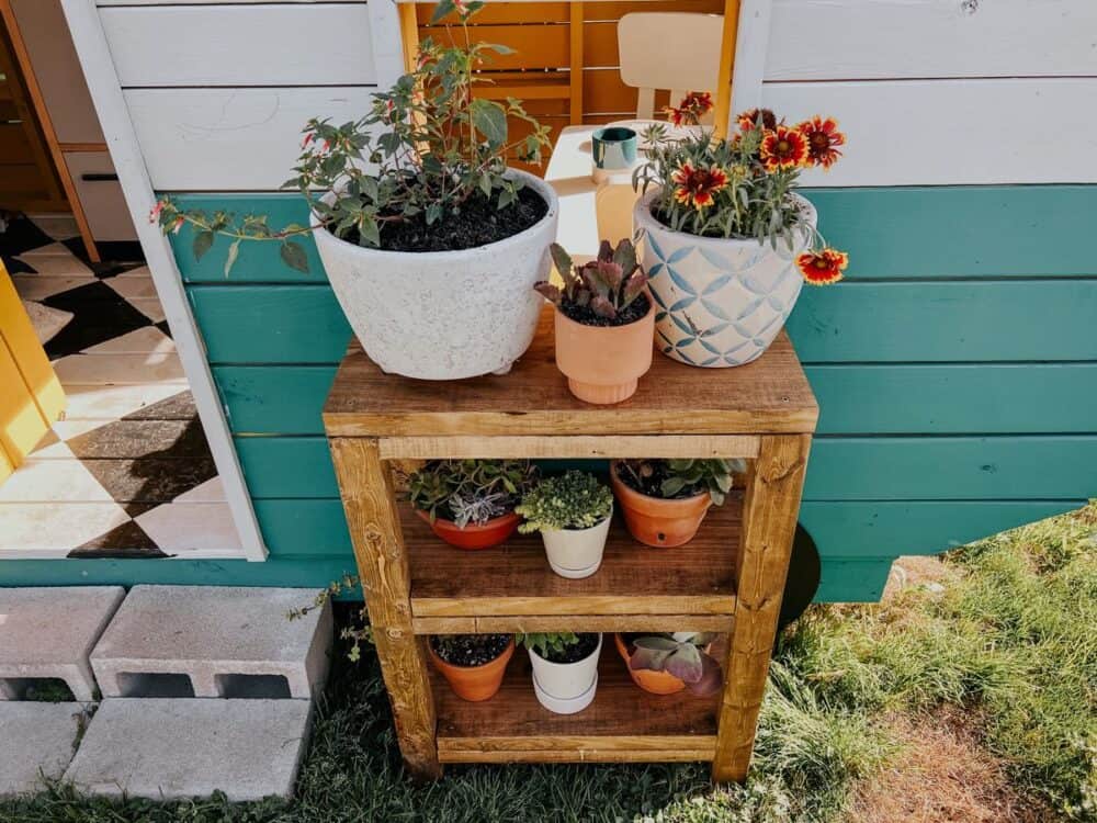 Easy DIY Outdoor Plant Stand – Love & Renovations