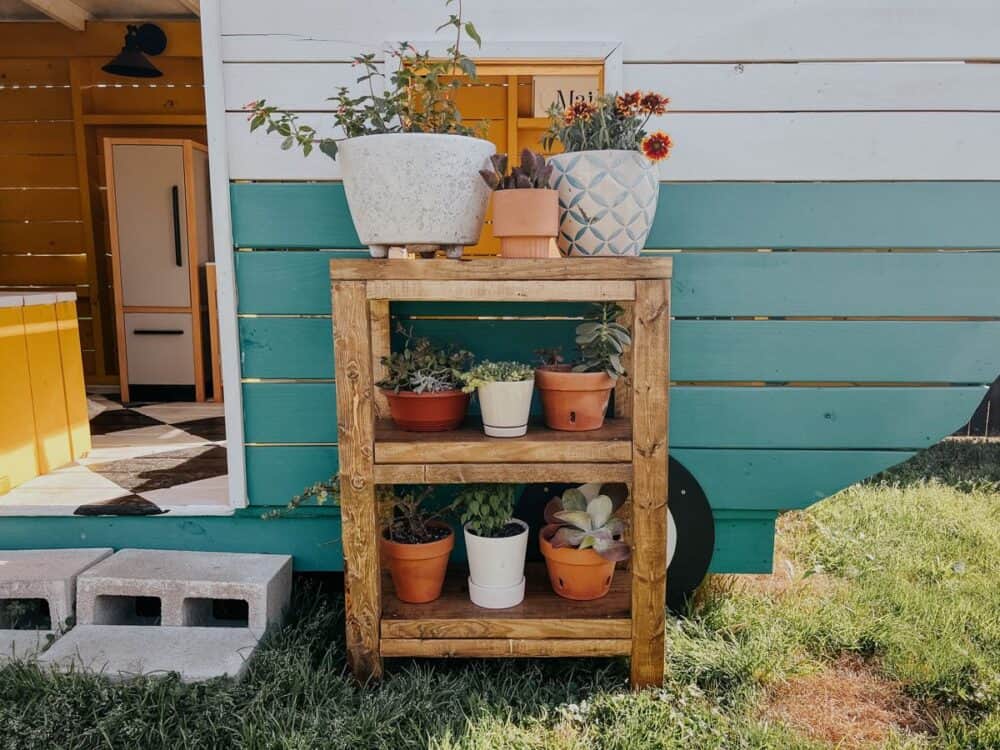 Small outdoor plant stand 